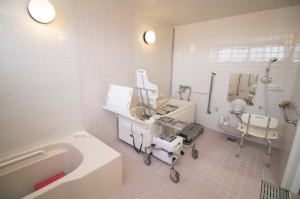 介助用の浴槽